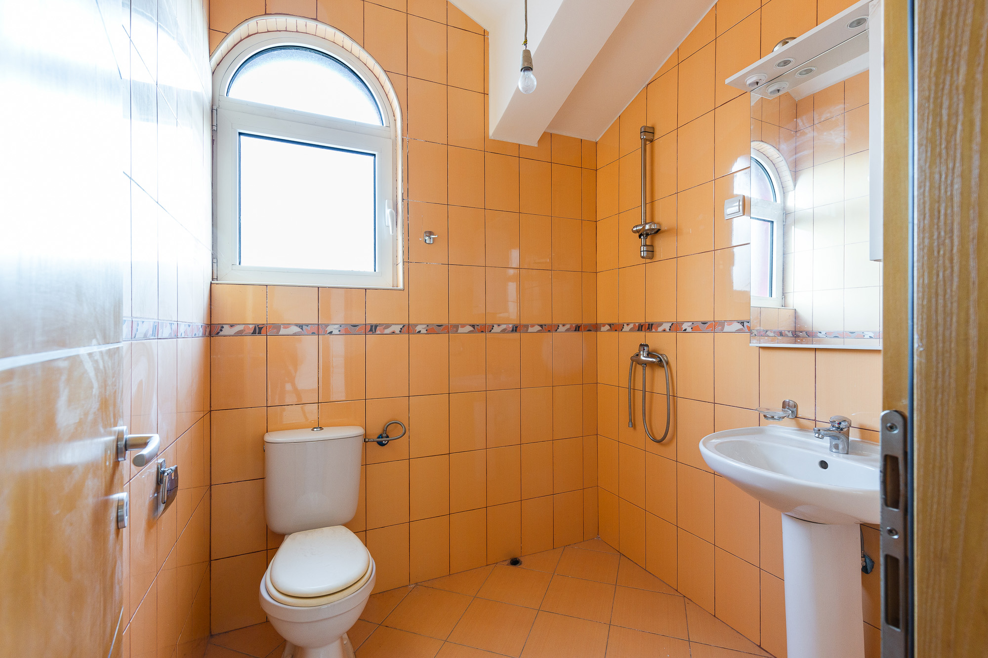 Image of Apartment - 3 Bedrooms - 1 Bathrooms for Sale in Kotor-Lastva-Montenegro, Image 6